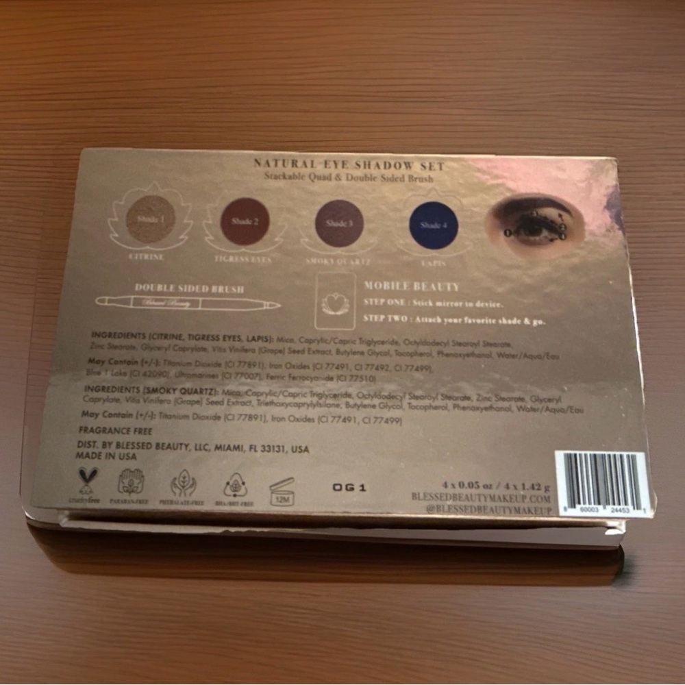 4 Eye Shadow shades In Gift Box set Magnetized Stackable - Brush included - Picture 2 of 3
